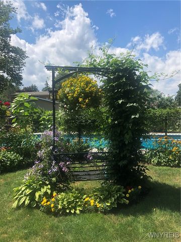 611 Sandlewood Drive, Lewiston, NY 14092