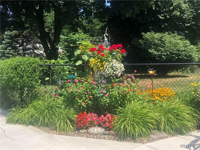 611 Sandlewood Drive, Lewiston, NY 14092