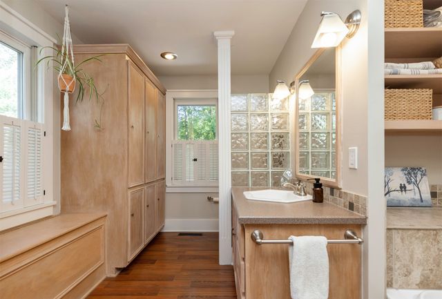 4690 NW Lovington Drive, Des Moines, IA 50310
