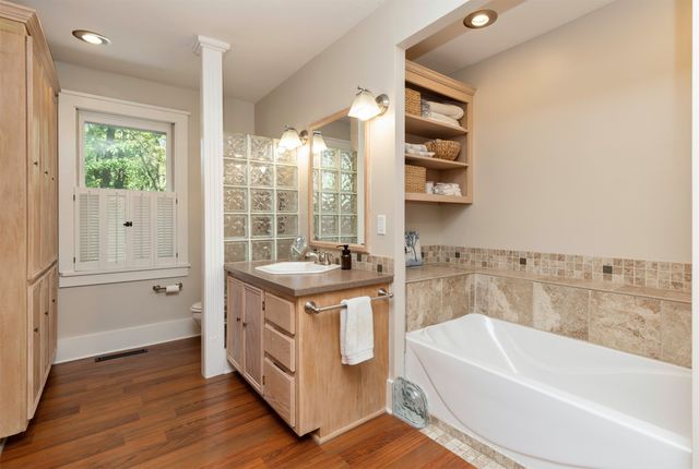 4690 NW Lovington Drive, Des Moines, IA 50310