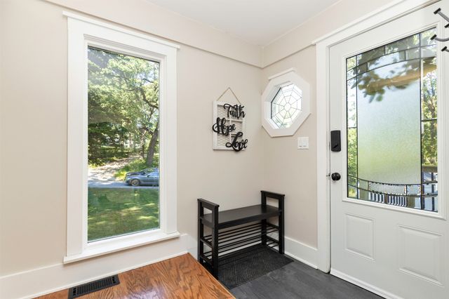 4690 NW Lovington Drive, Des Moines, IA 50310