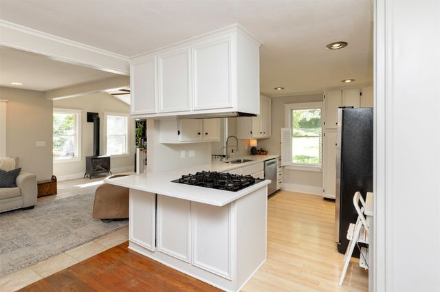 4690 NW Lovington Drive, Des Moines, IA 50310