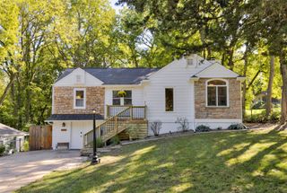 4690 NW Lovington Drive, Des Moines, IA 50310