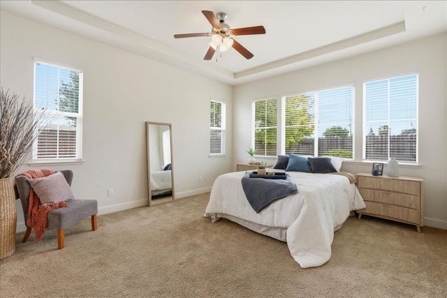 492 Lone Spur Dr, Folsom, CA 95630