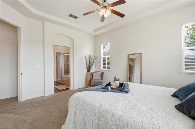 492 Lone Spur Dr, Folsom, CA 95630