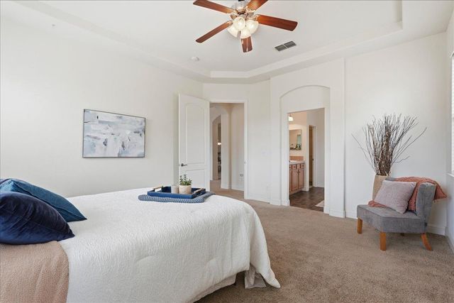 492 Lone Spur Dr, Folsom, CA 95630
