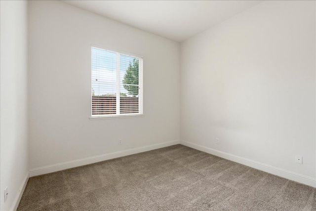 492 Lone Spur Dr, Folsom, CA 95630