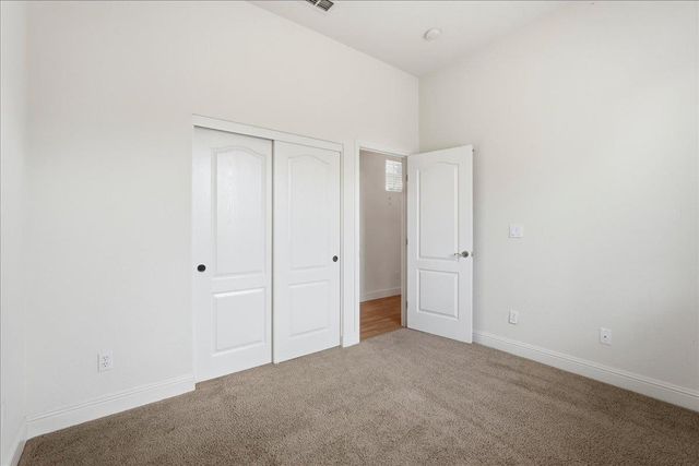 492 Lone Spur Dr, Folsom, CA 95630