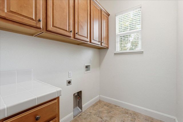 492 Lone Spur Dr, Folsom, CA 95630
