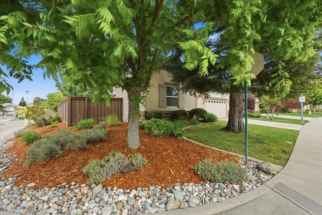 492 Lone Spur Dr, Folsom, CA 95630