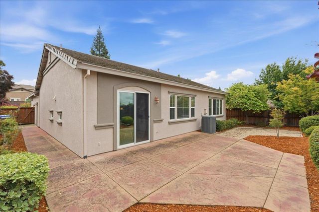 492 Lone Spur Dr, Folsom, CA 95630