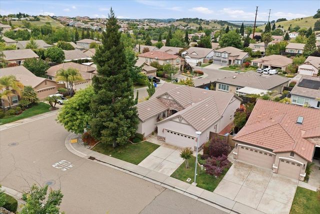 492 Lone Spur Dr, Folsom, CA 95630