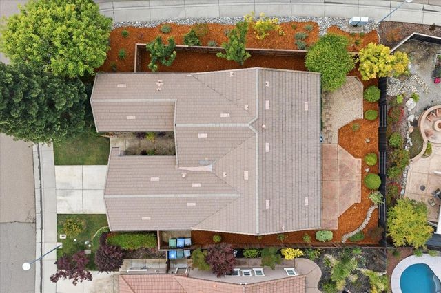 492 Lone Spur Dr, Folsom, CA 95630