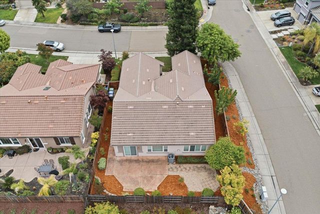 492 Lone Spur Dr, Folsom, CA 95630
