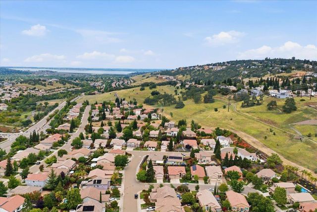 492 Lone Spur Dr, Folsom, CA 95630