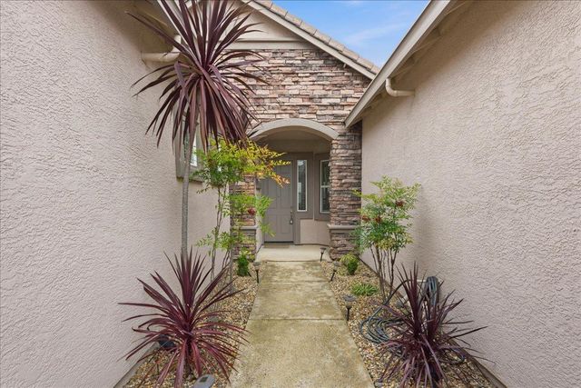 492 Lone Spur Dr, Folsom, CA 95630