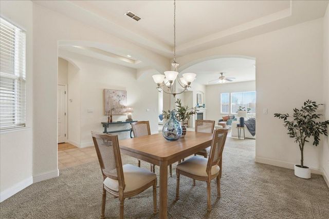 492 Lone Spur Dr, Folsom, CA 95630