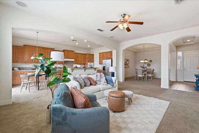 492 Lone Spur Dr, Folsom, CA 95630