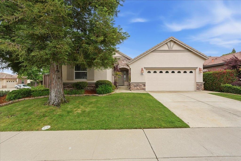 492 Lone Spur Dr, Folsom, CA 95630
