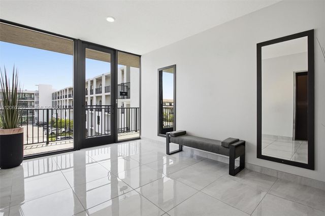 8363 NW 41st St A-306, Doral, FL 33166