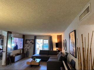 17901 NW 68th Avenue R105, Hialeah, FL 33015