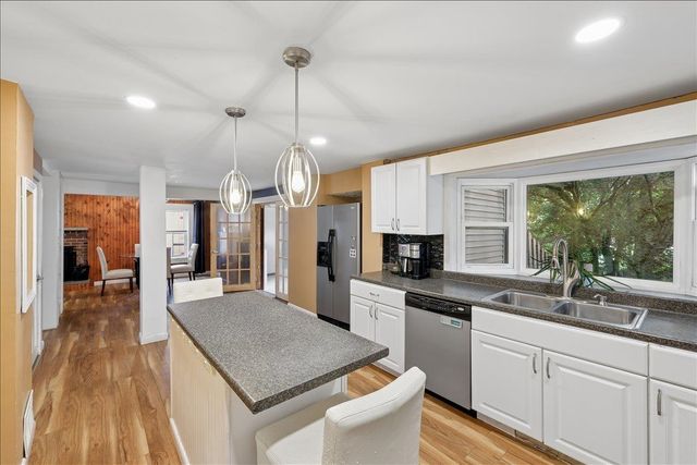 549 Lake Avenue, Manchester, NH 03103