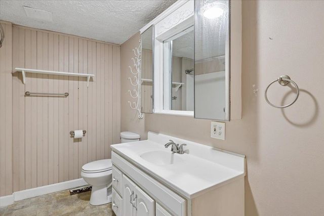 549 Lake Avenue, Manchester, NH 03103