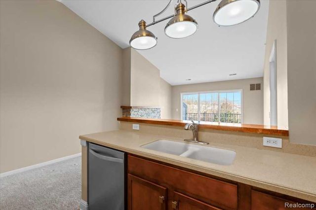 3262 Johanna Ware, Wixom, MI 48393