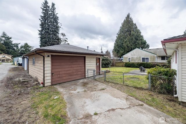 502 N Oak Street, Burlington, WA 98233