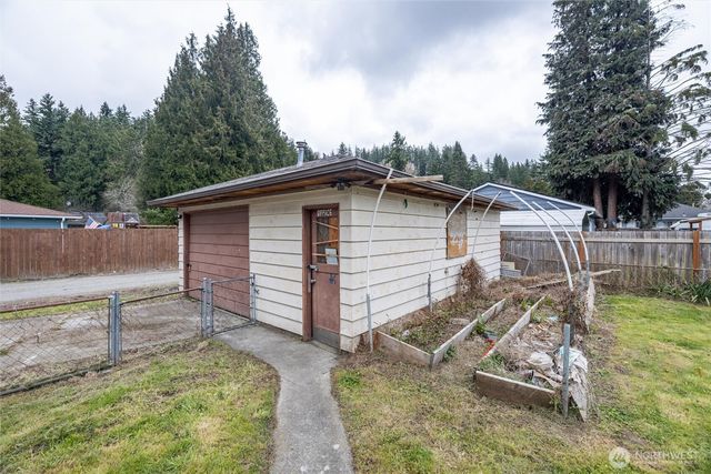 502 N Oak Street, Burlington, WA 98233