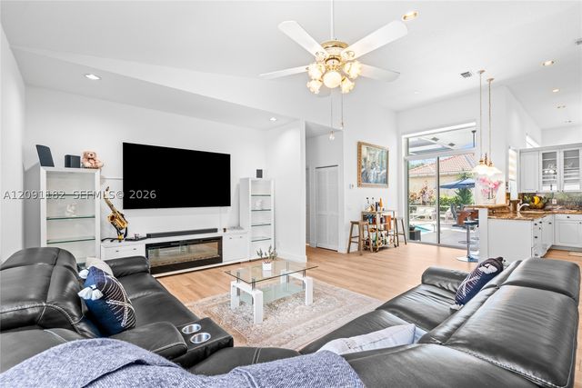 6420 Mallards Way, Coconut Creek, FL 33073