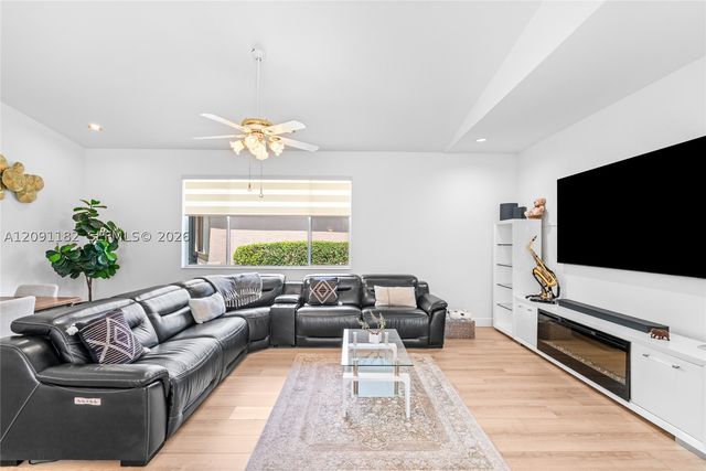 6420 Mallards Way, Coconut Creek, FL 33073
