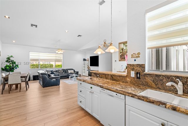 6420 Mallards Way, Coconut Creek, FL 33073