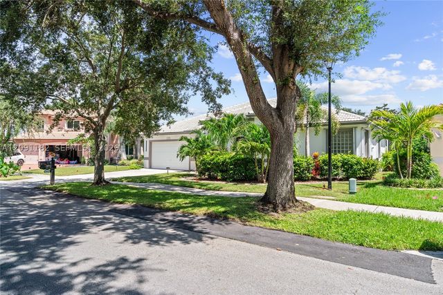 6420 Mallards Way, Coconut Creek, FL 33073
