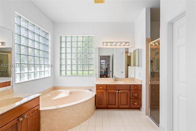 6420 Mallards Way, Coconut Creek, FL 33073