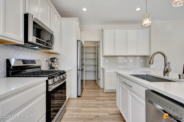 7667 W Sunset Avenue, Wasilla, AK 99623