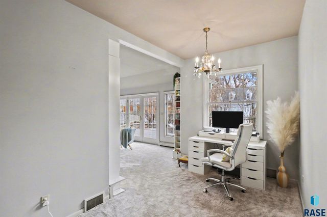 220 E 27th St Street, Sioux Falls, SD 57105