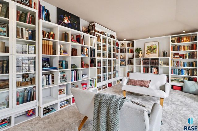 220 E 27th St Street, Sioux Falls, SD 57105