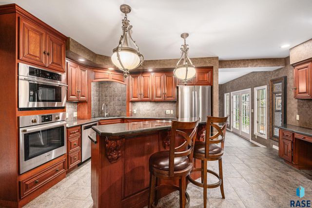 220 E 27th St Street, Sioux Falls, SD 57105