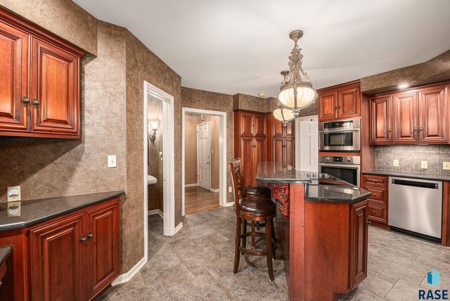 220 E 27th St Street, Sioux Falls, SD 57105