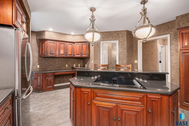 220 E 27th St Street, Sioux Falls, SD 57105