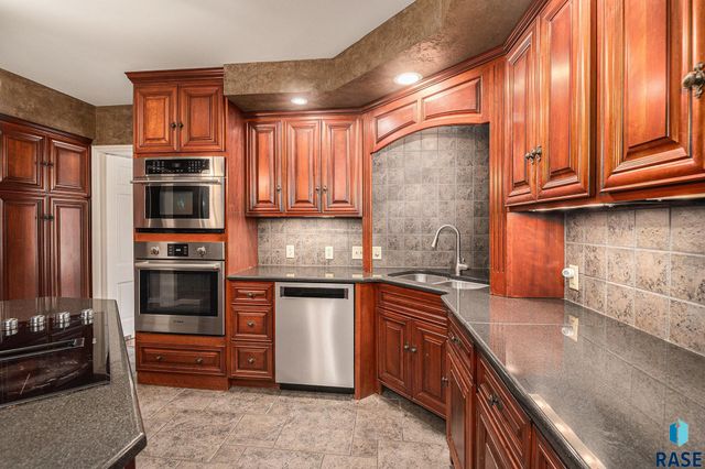 220 E 27th St Street, Sioux Falls, SD 57105