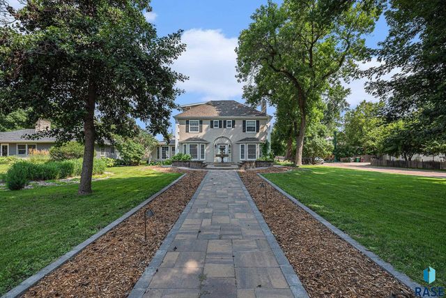 220 E 27th St Street, Sioux Falls, SD 57105