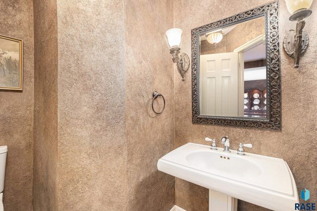 220 E 27th St Street, Sioux Falls, SD 57105