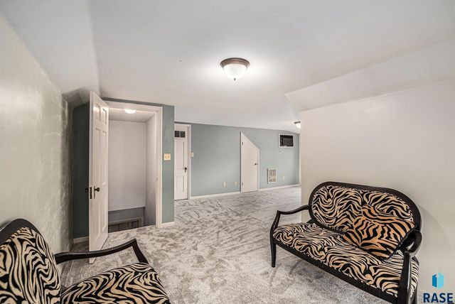 220 E 27th St Street, Sioux Falls, SD 57105