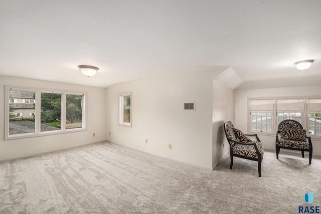 220 E 27th St Street, Sioux Falls, SD 57105