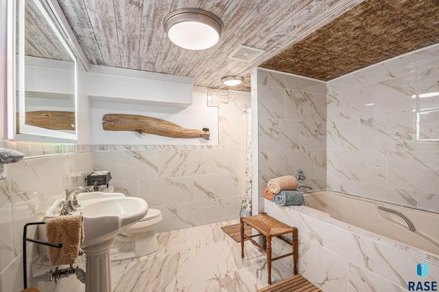 220 E 27th St Street, Sioux Falls, SD 57105