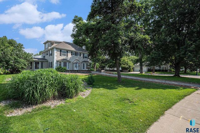 220 E 27th St Street, Sioux Falls, SD 57105