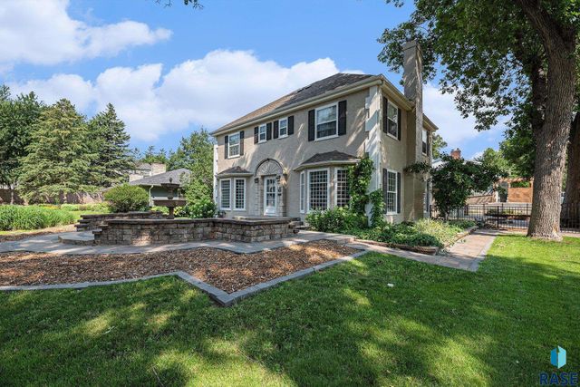 220 E 27th St Street, Sioux Falls, SD 57105