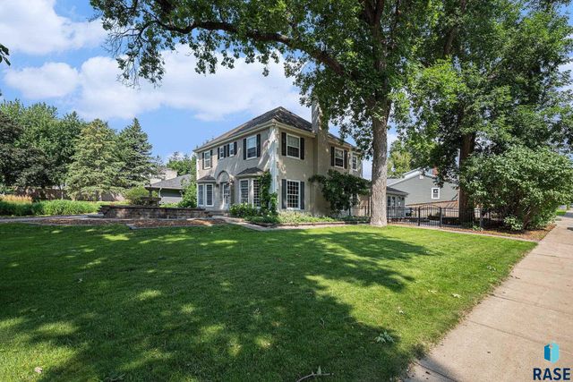 220 E 27th St Street, Sioux Falls, SD 57105